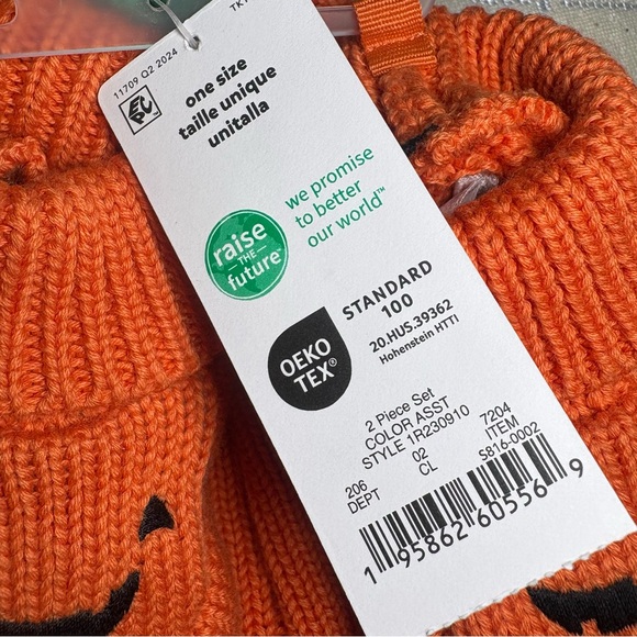 New Orange Baby Pumpkin Hat and Bootie Set - Picture 3 of 3